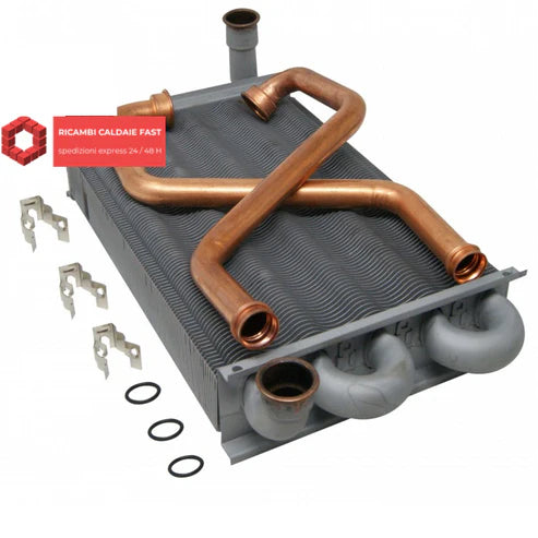 scambiatore primario grigio con tubi in rame