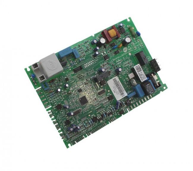 scheda elettronica verde con cablaggi