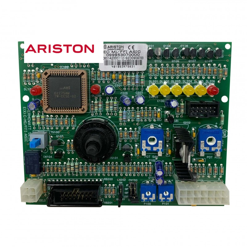 scheda verde con moduli elettronici