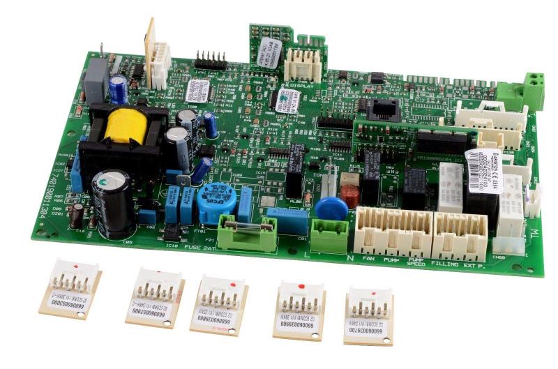 scheda elettronica verde con relè