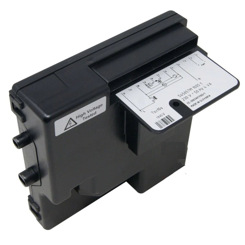 scheda elettronica nera quadrata