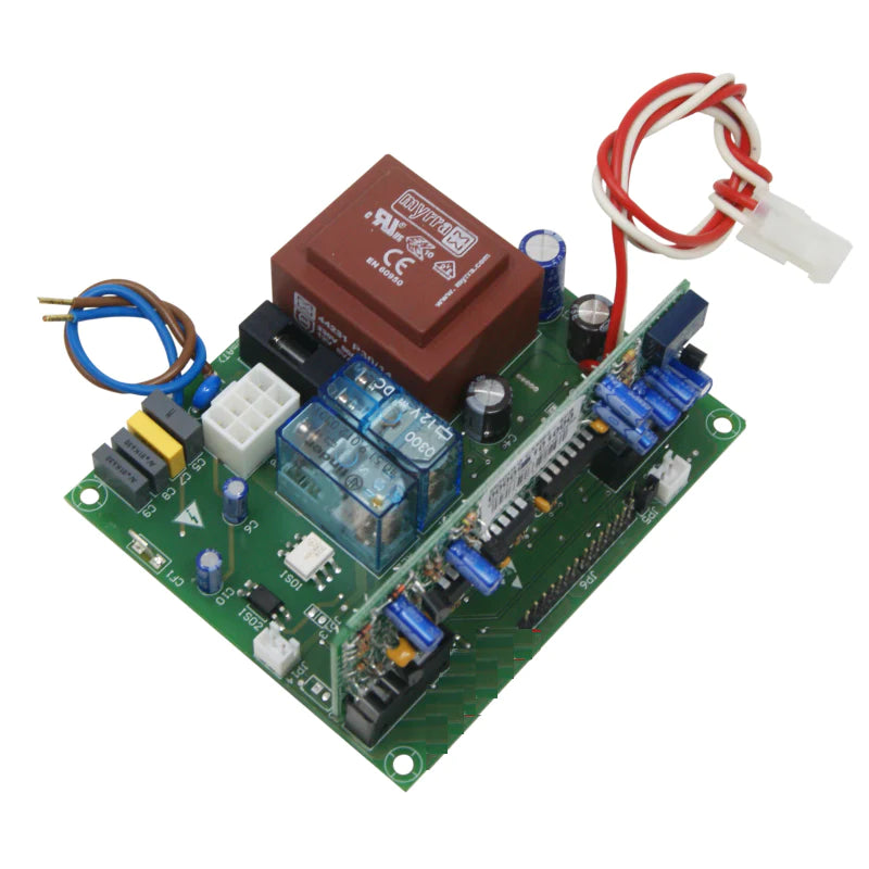 scheda elettronica verde con cablaggi