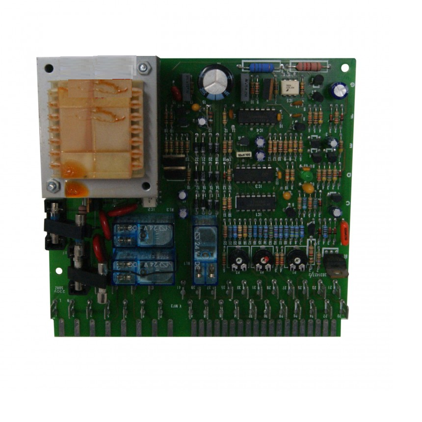 scheda verde con moduli elettronici