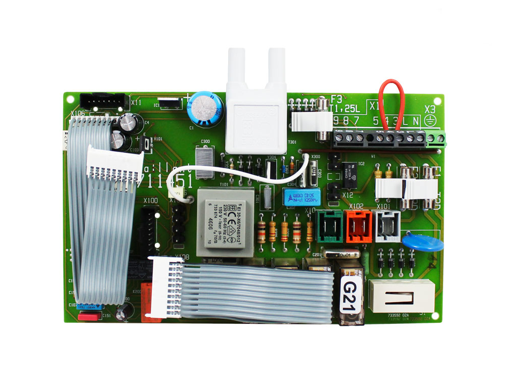 pannello verde con fili e cablaggi