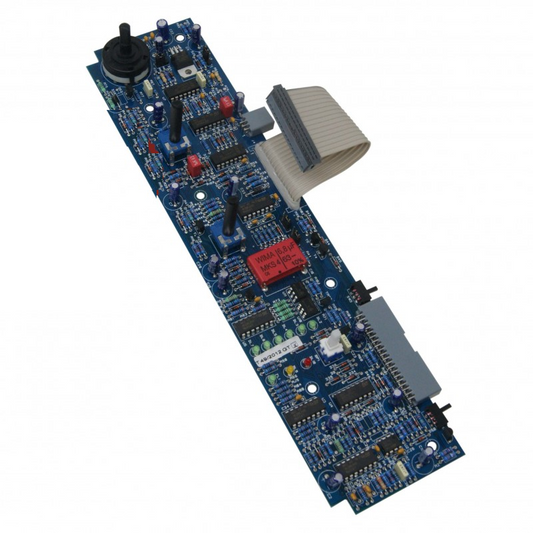 scheda elettronica blu con cablaggi rossi