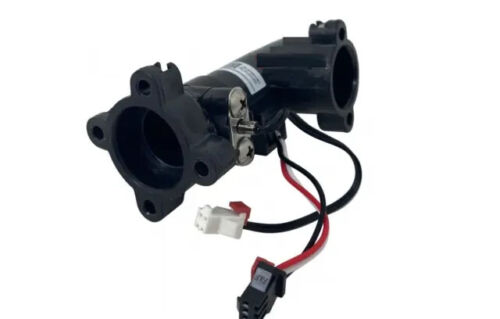 sensore di flusso nero con cavi di attacco