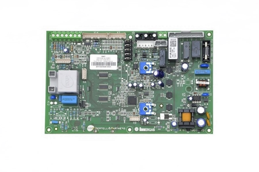 scheda verde con cablaggi