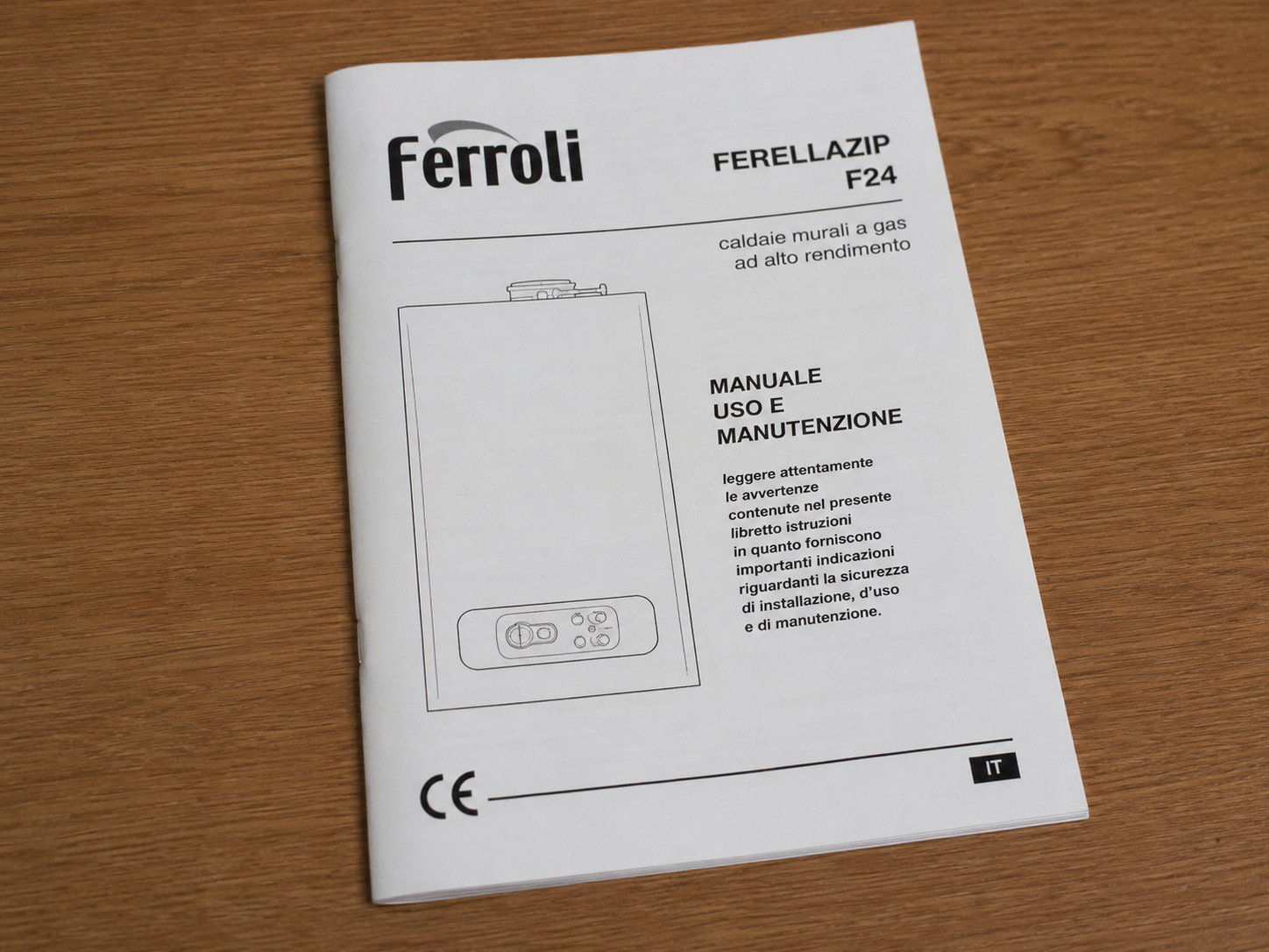 Copertina del manuale e libretto istruzioni della caldaia Ferroli Ferellazip F24 con guida all'uso, manutenzione e caratteristiche tecniche del prodotto.