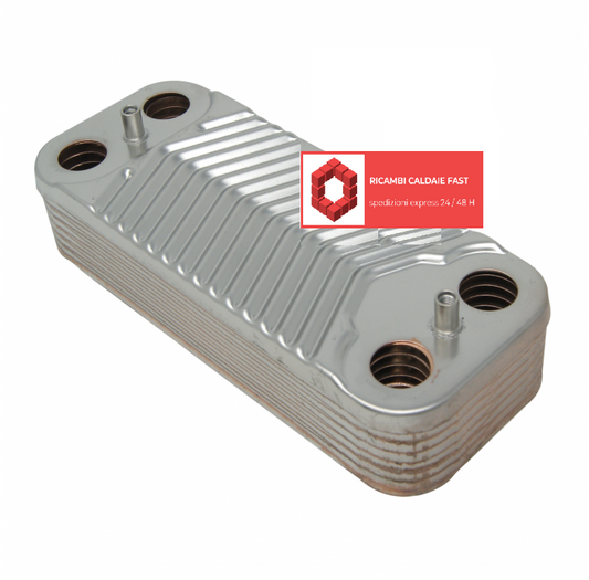 Scambiatore secondario sanitario a 14 piastre in acciaio inox per caldaie Savio e Biasi, ricambio originale codice BI1181122, utilizzato per il trasferimento di calore tra circuito primario e acqua sanitaria – modello compatto con attacchi laterali filettati