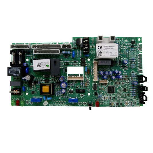 scheda elettronica verde con cablaggi