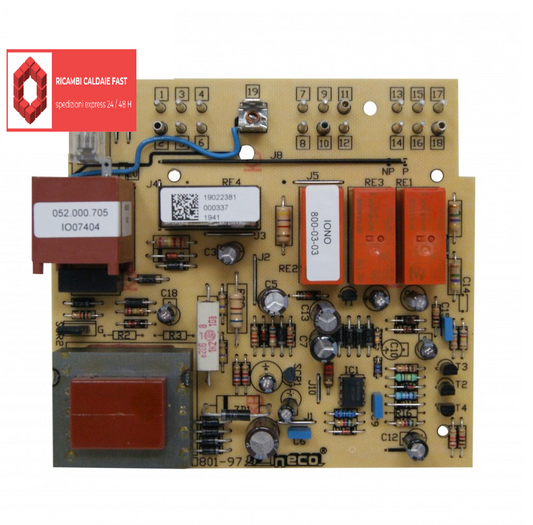 scheda elettronica color avorio con componenti elettrici 